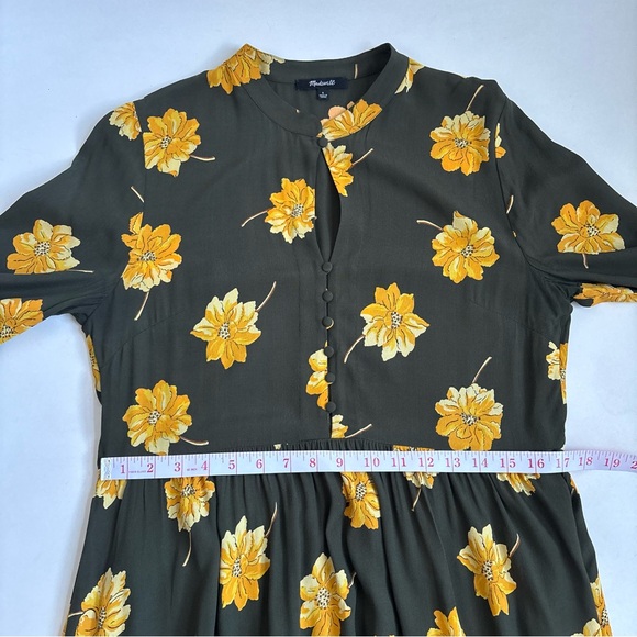 Madewell Button-Front Tier Dress in Fall Flowers
Effie Floral Dried Olive Small - Picture 13 of 17